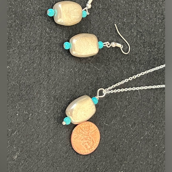 Earrings & pendant set Silver plated and turquoise beads - Picture 2 of 3